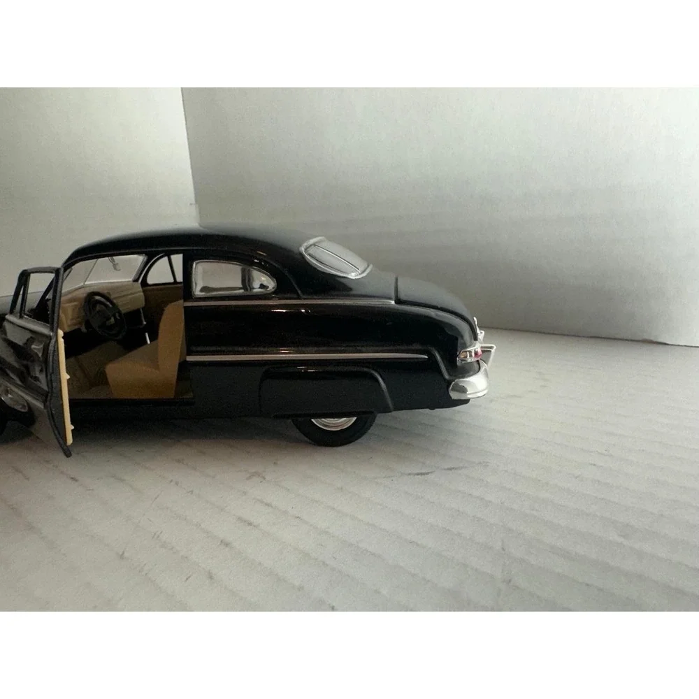 MOTORMAX Diecast 1949 Mercury Coupe Car 1:24 Black Opening Doors Hood Trunk